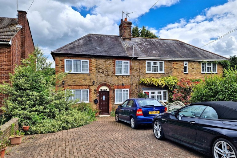 Epping Road, Broadley Common