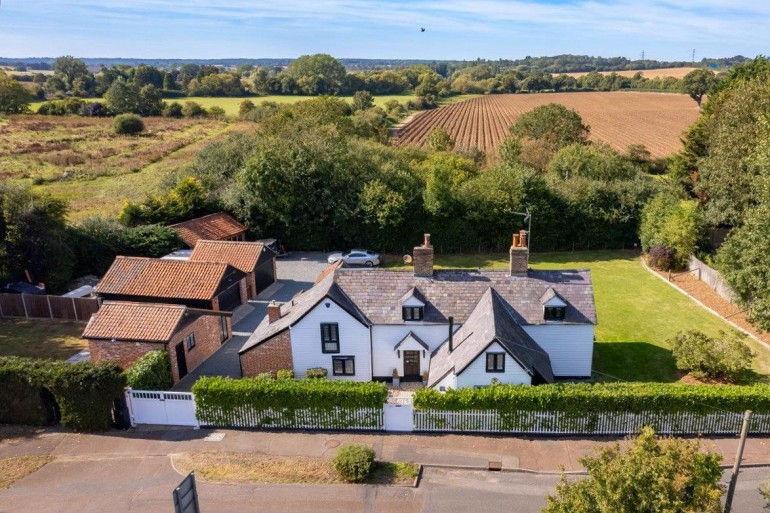 Post box Cottage, London Road, Stapleford Tawney