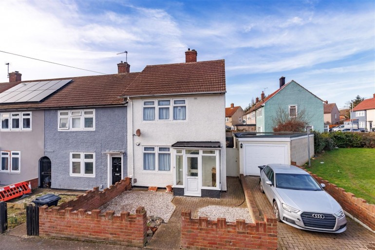 Holt Way, Chigwell