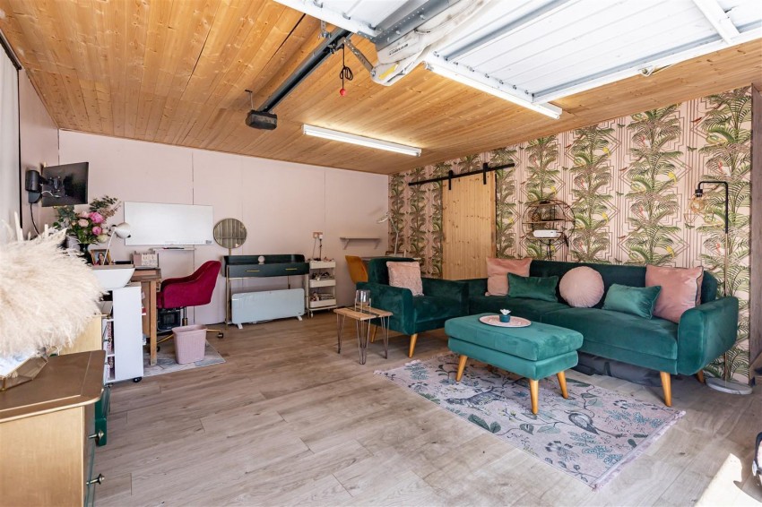 Images for Woodfield Terrace, Thornwood