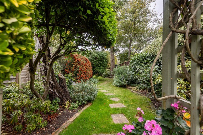 Images for Duck Lane, Thornwood Common