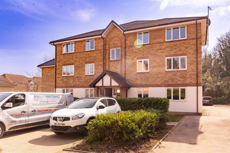 Woodland Grove, Epping