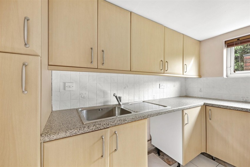 Images for Centre Drive, Epping