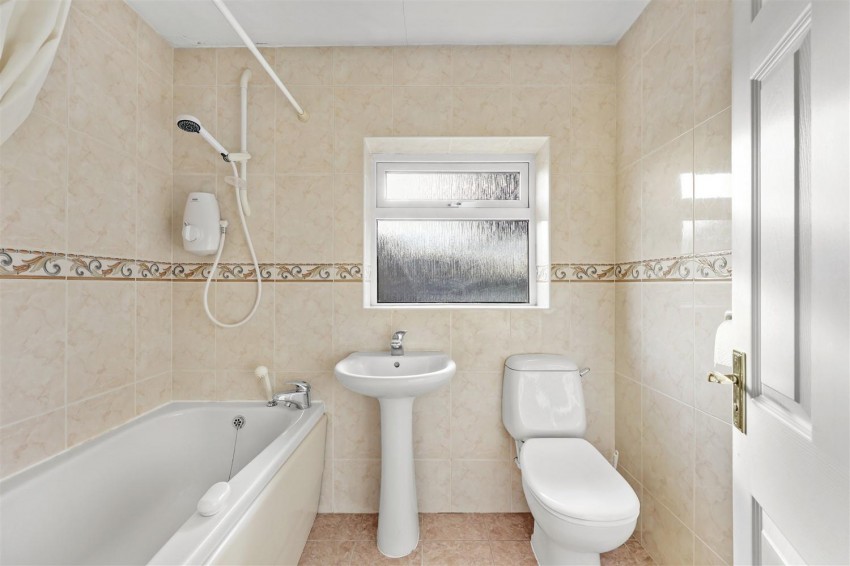 Images for Centre Drive, Epping