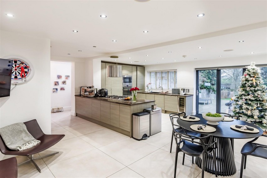 Images for Ivy Chimneys, Epping