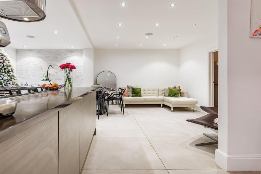 Images for Ivy Chimneys, Epping