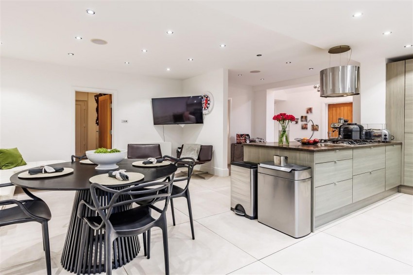 Images for Ivy Chimneys, Epping