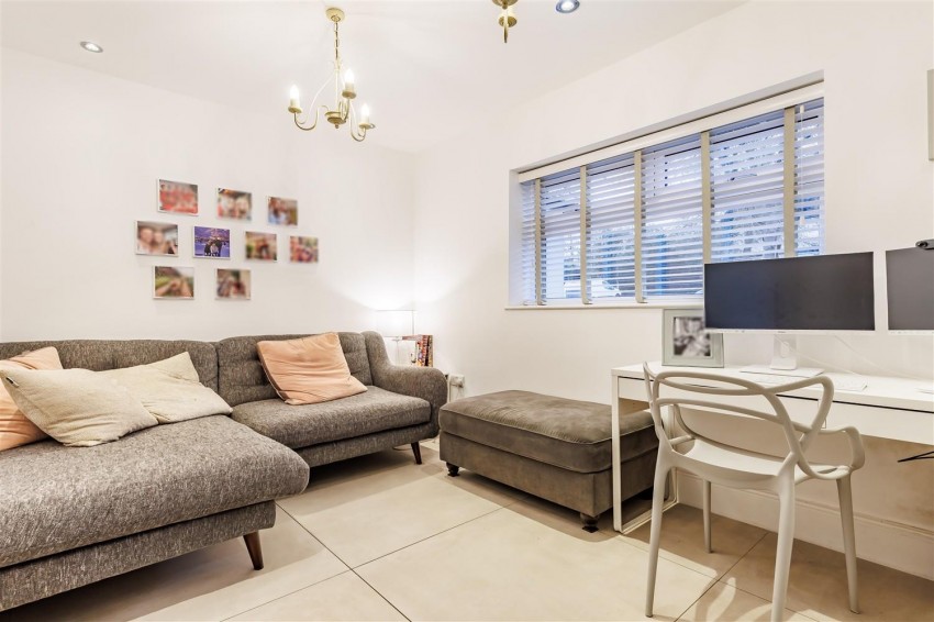 Images for Ivy Chimneys, Epping