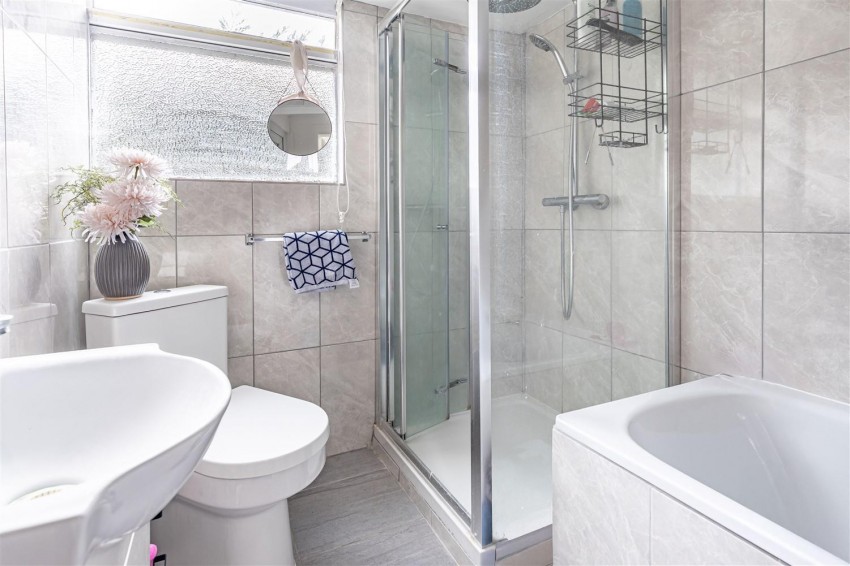 Images for 151 High Road, Loughton