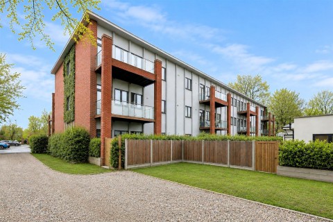 View Full Details for Ashwells Road, Pilgrims Hatch.