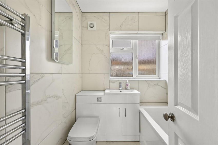 Images for Centre Avenue, Epping