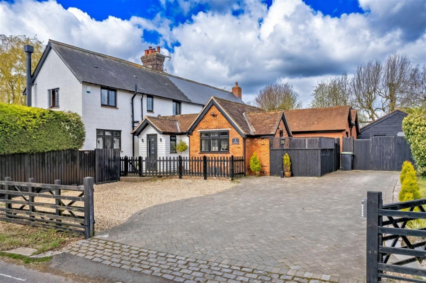 Images for Takleys manor cottage, Epping Upland