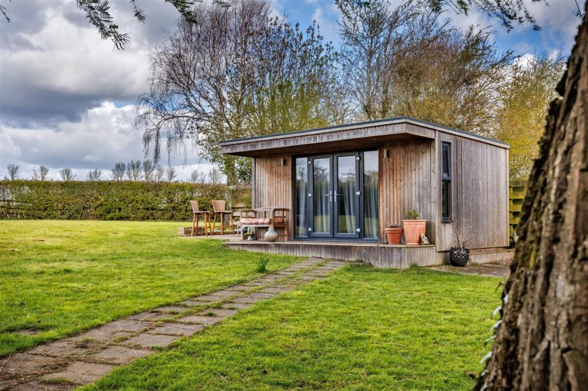 Images for Takleys manor cottage, Epping Upland