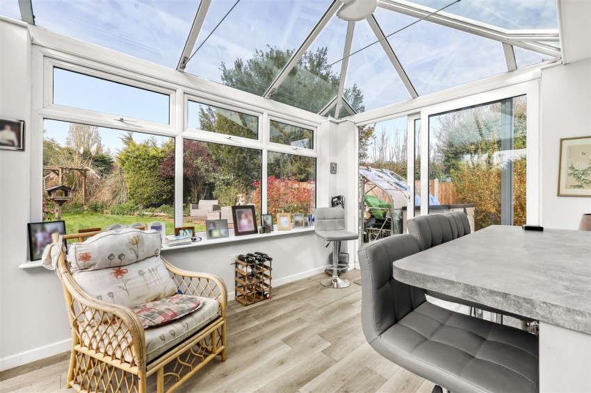 Images for Hows Mead, North Weald