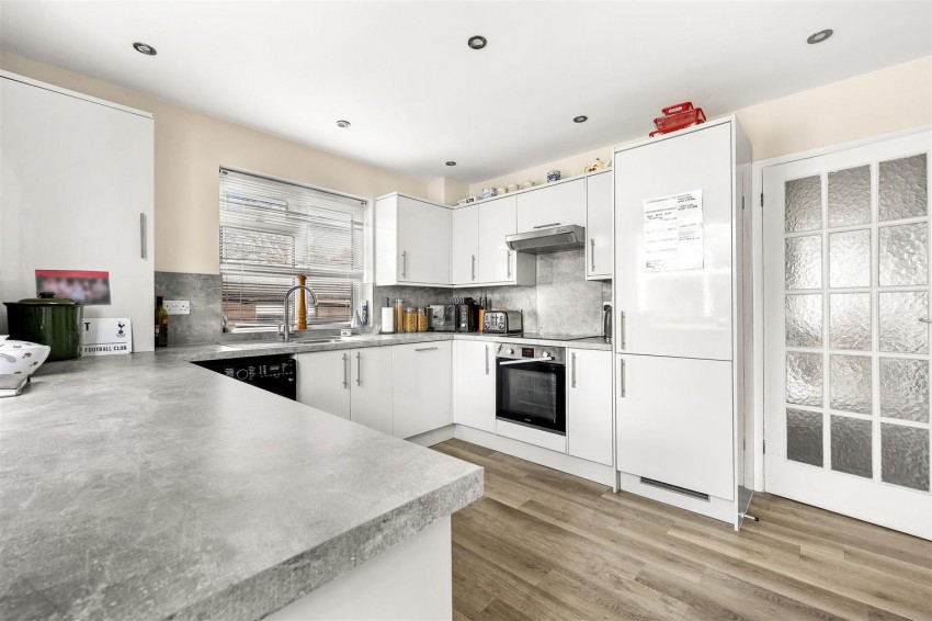 Images for Hows Mead, North Weald