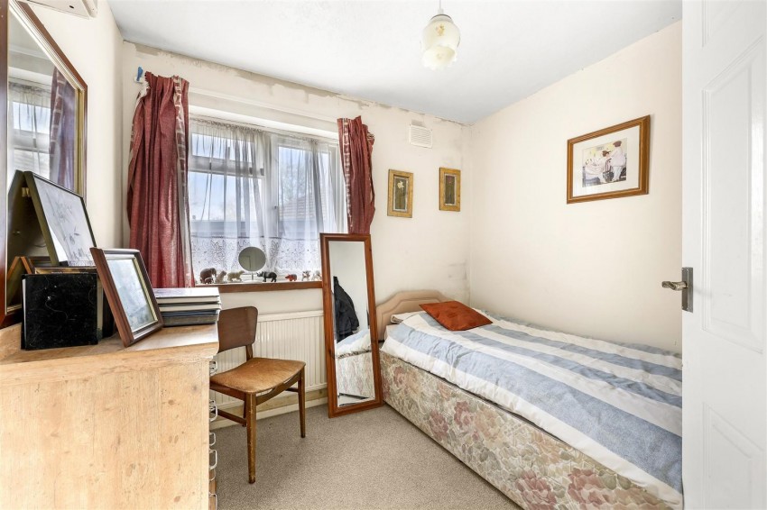 Images for Hows Mead, North Weald