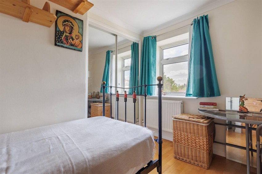 Images for Eatons Mead, Chingford