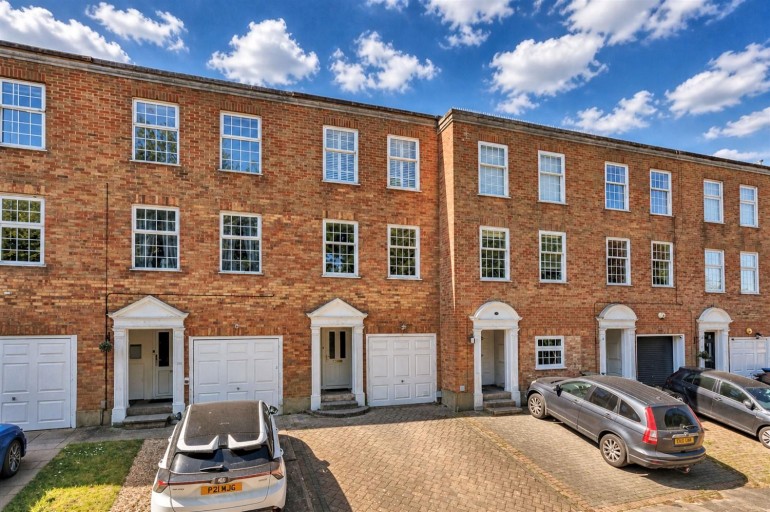 Albany Court, Epping