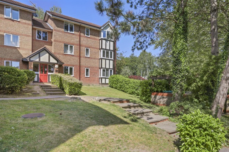 Woodland Grove, Epping